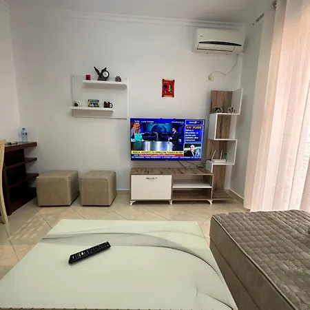 Henry's Appartement Golem (Tirana)