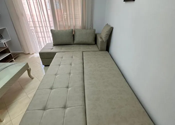 Henry's Appartement Golem (Tirana)